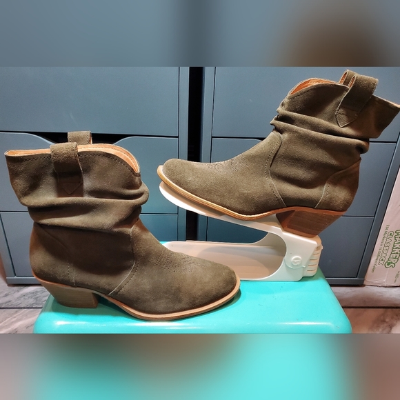 DINGO Jackpot ☆ Women's Casual Boot ☆ OLIVE Leather ☆ Size 8 Womens ☆ EUC - Picture 2 of 13